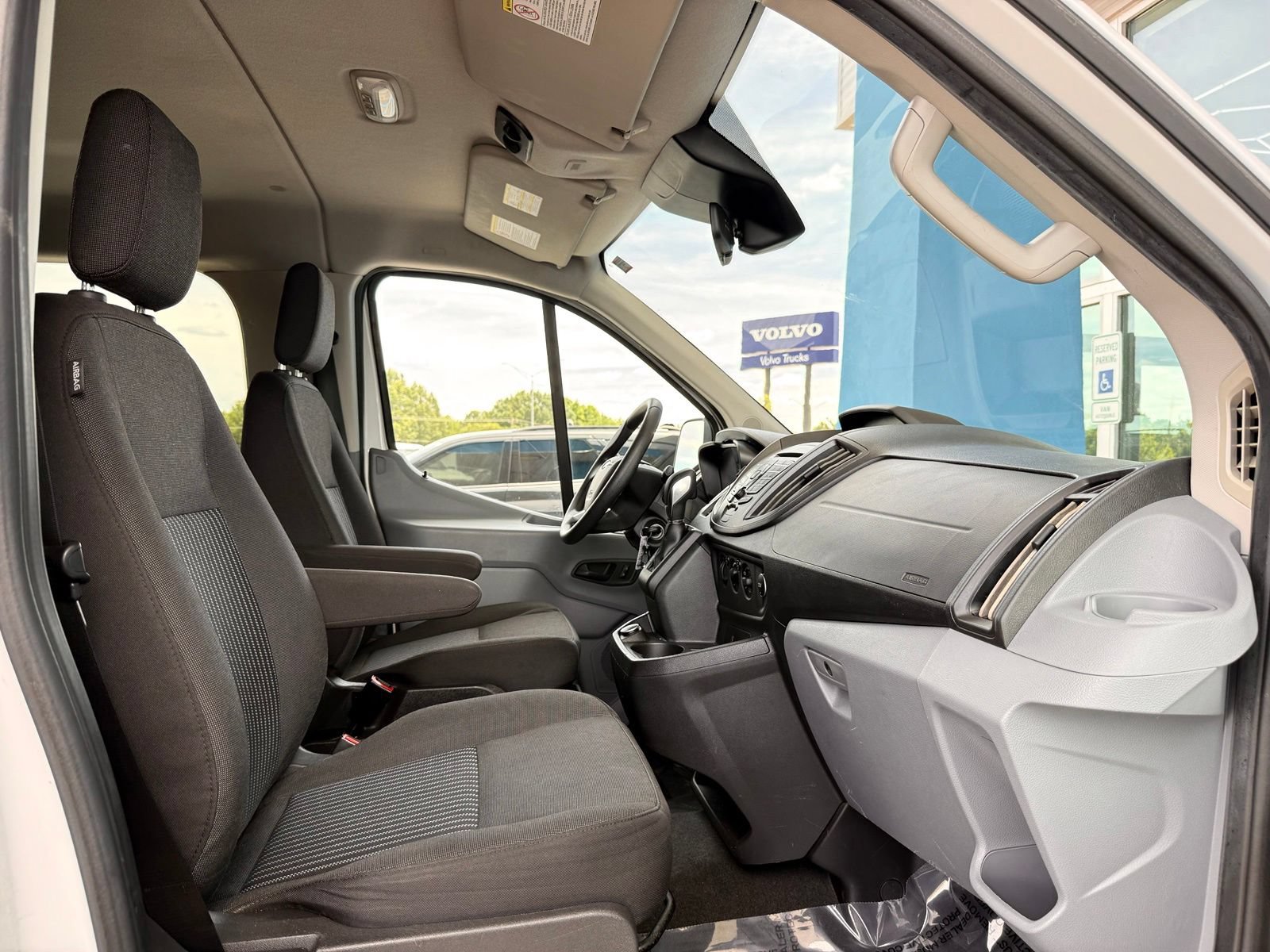 Used 2018 Ford Transit 150 XL RWD image 22
