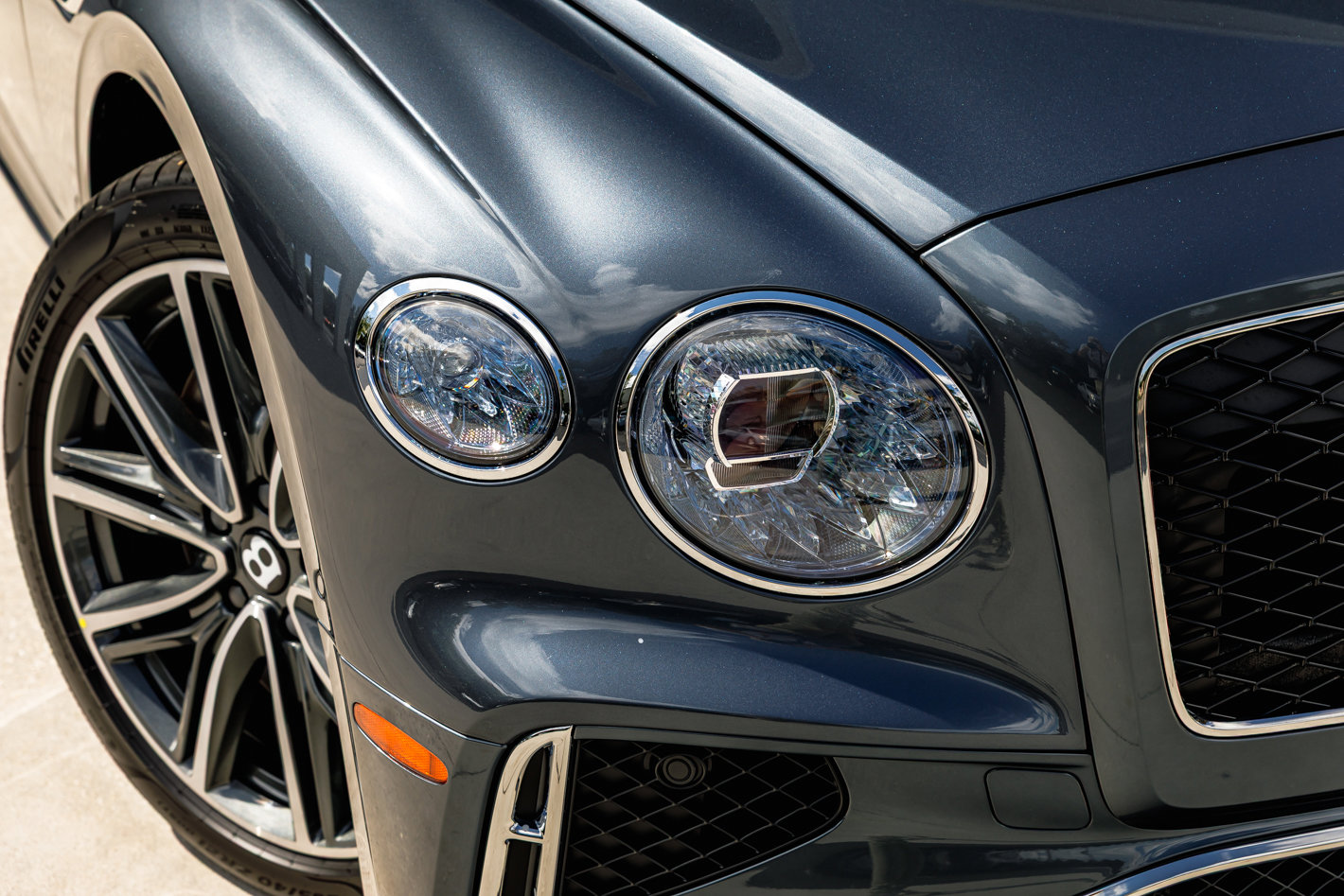 New 2026 Bentley Flying Spur Plug-In Hybrid image 2