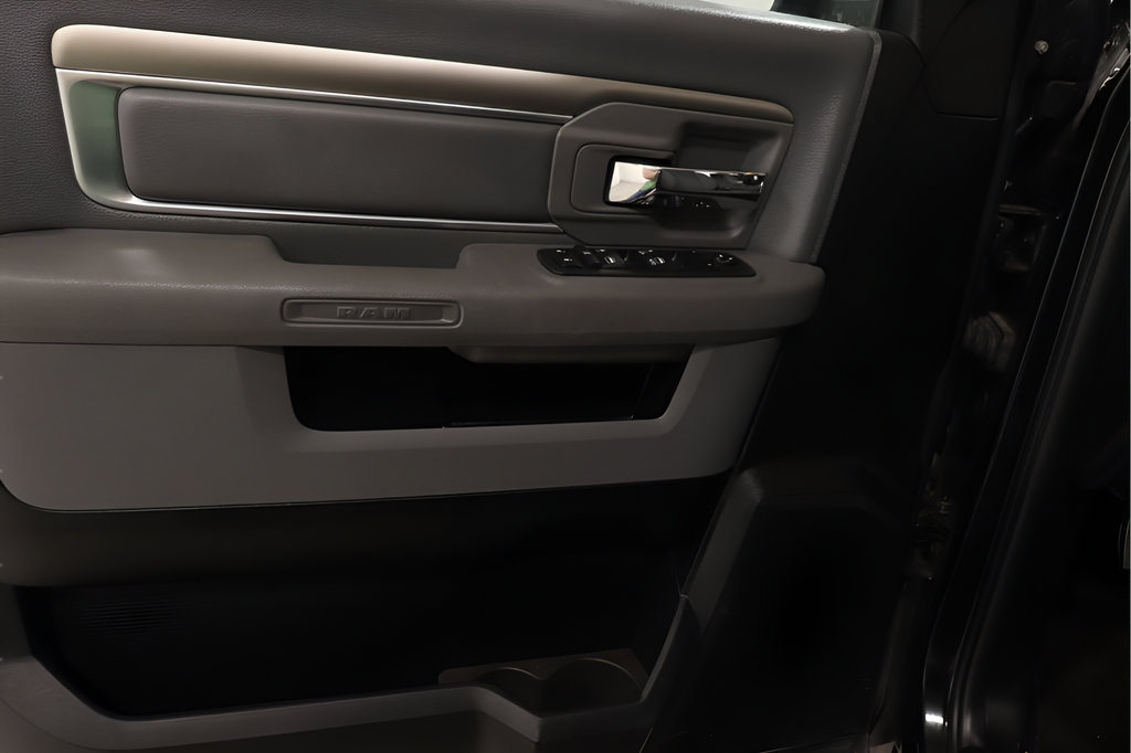 Used 2018 RAM 1500 Classic SLT AWD/4WD image 21