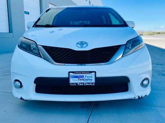 Used 2015 Toyota Sienna SE w/ SE Preferred Package image 2