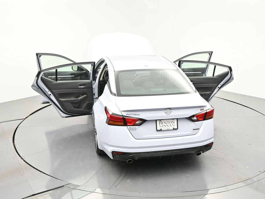 Used 2024 Nissan Altima 2.0 SR FWD image 25