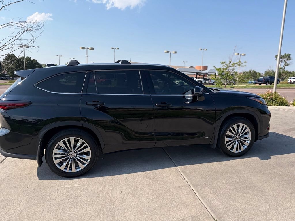 Used 2026 Toyota Highlander Platinum AWD/4WD image 9