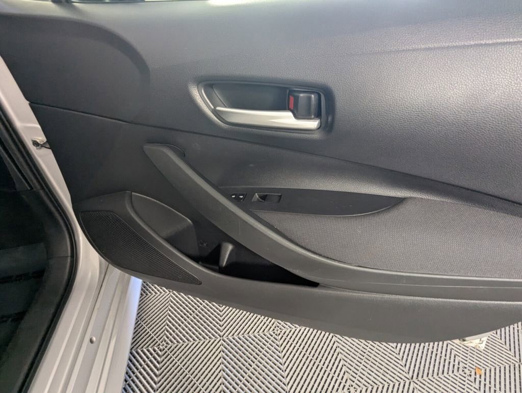 Used 2020 Toyota Corolla LE image 33