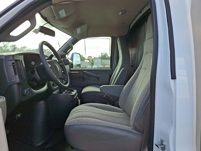 New 2025 Chevrolet Express 3500 w/ Power Convenience Package image 7