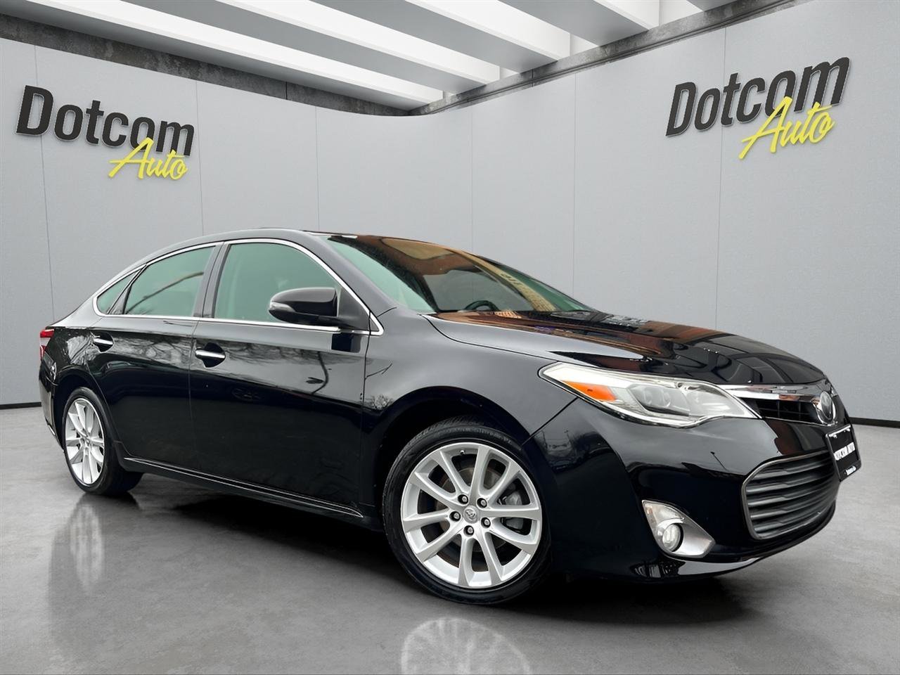 Used 2013 Toyota Avalon Limited w/ Technology Pkg FWD image 15