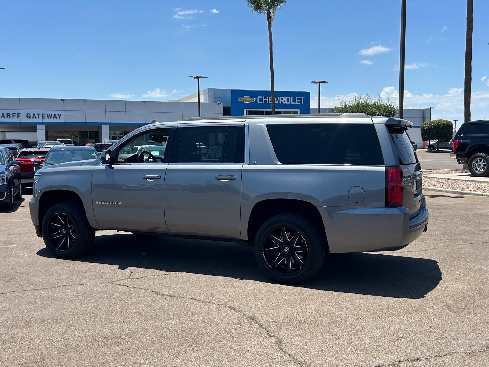 Used 2020 Chevrolet Suburban LT AWD/4WD image 3
