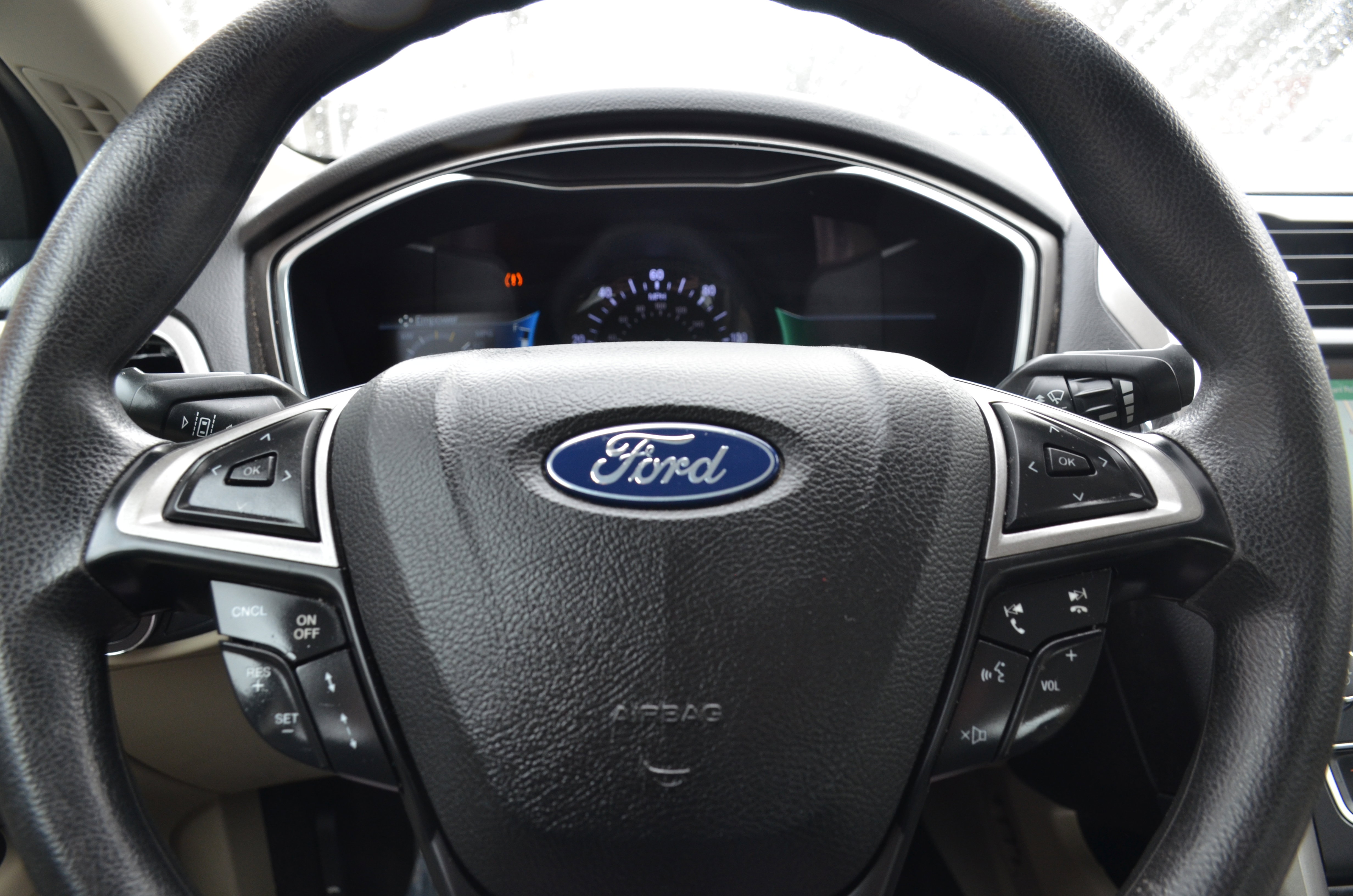 Used 2019 Ford Fusion SE FWD image 9