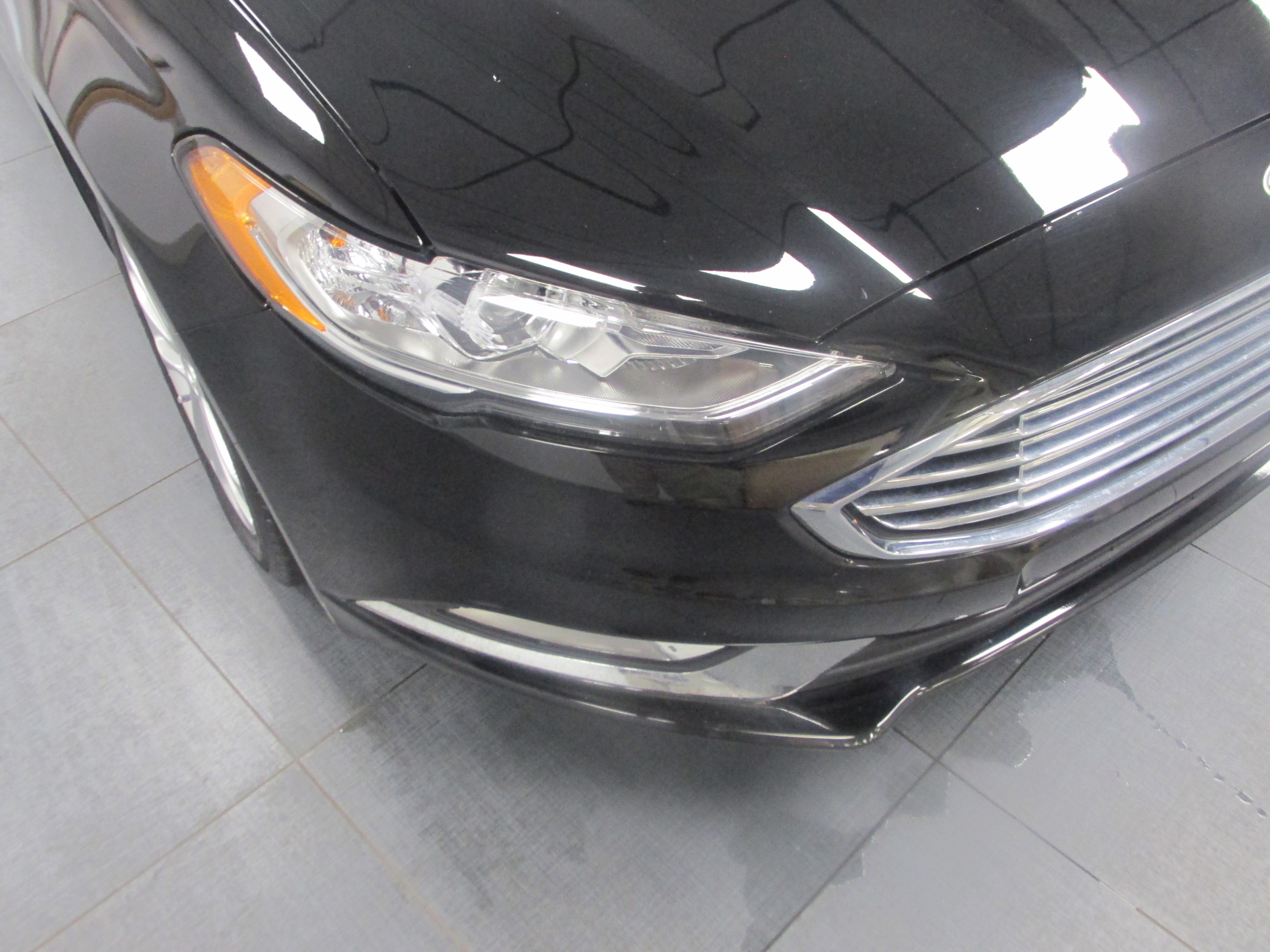 Used 2018 Ford Fusion SE w/ Equipment Group 201A FWD image 10