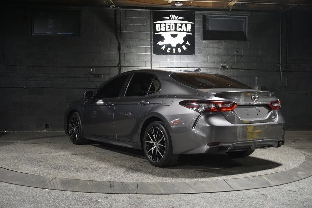 Used 2022 Toyota Camry SE FWD image 4