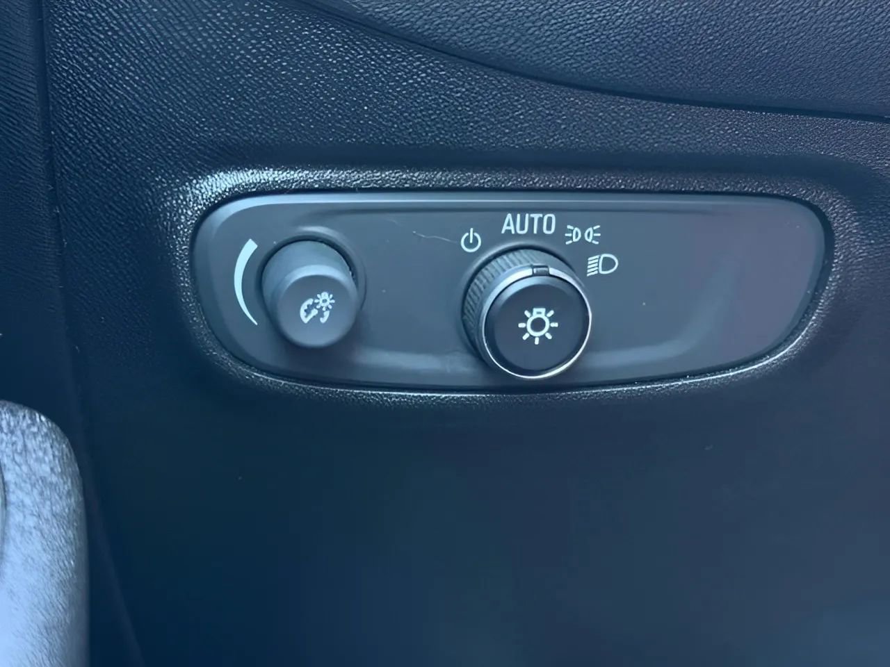 Used 2019 Chevrolet Equinox LS image 47