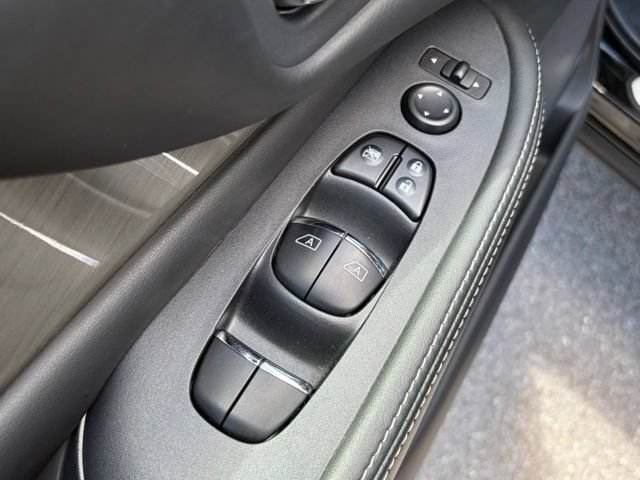 Used 2018 Nissan Murano SL w/ Moonroof Package AWD/4WD image 12