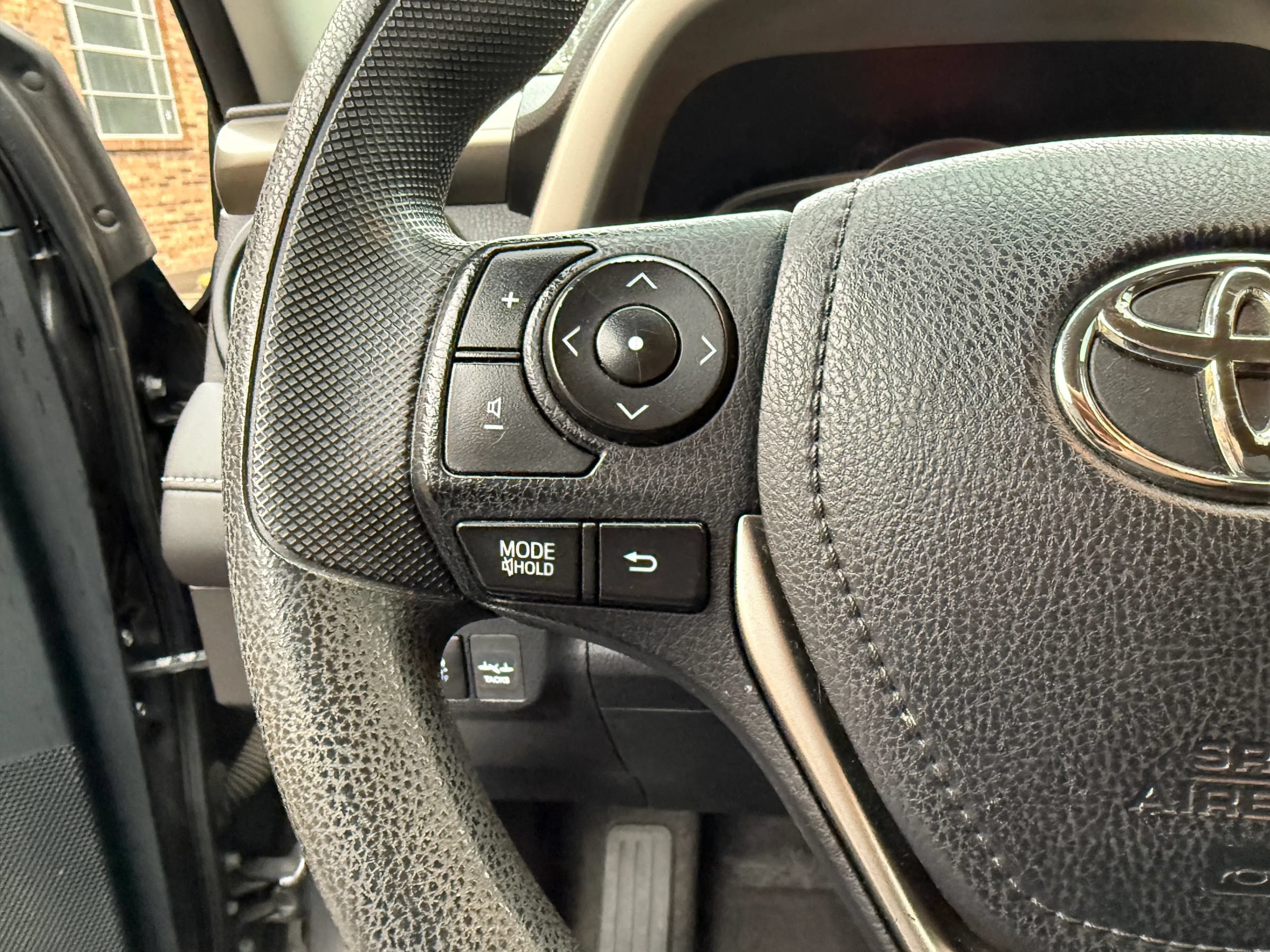 Used 2016 Toyota RAV4 LE FWD image 13