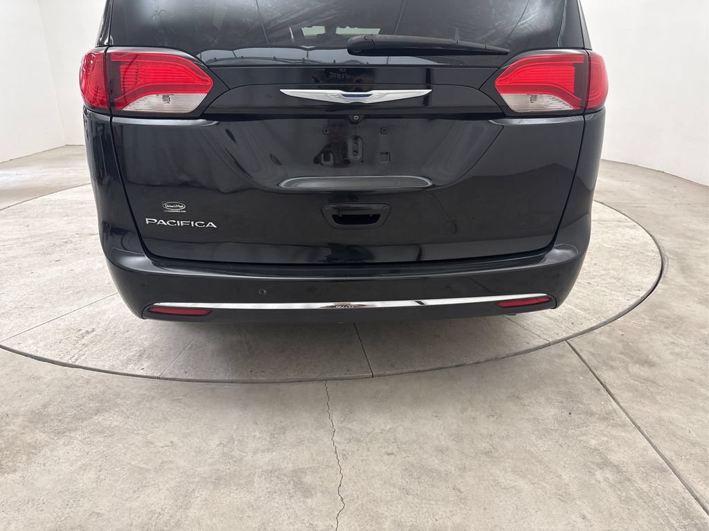 Used 2017 Chrysler Pacifica Touring-L Plus FWD image 25