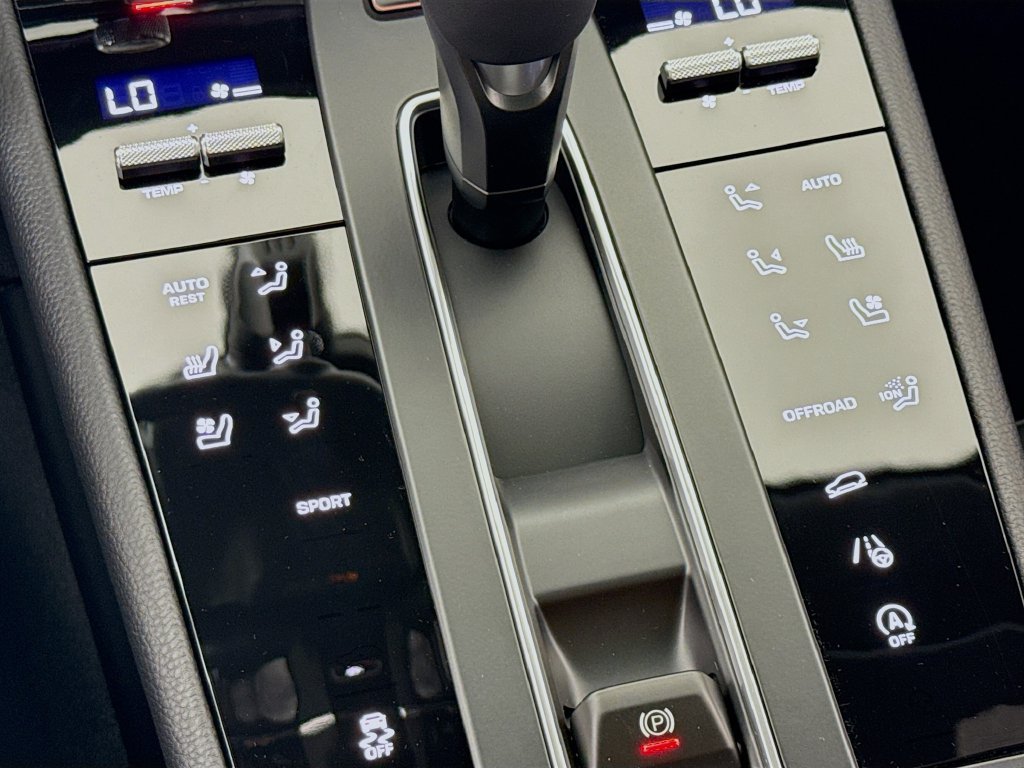 New 2026 Porsche Macan AWD/4WD image 22