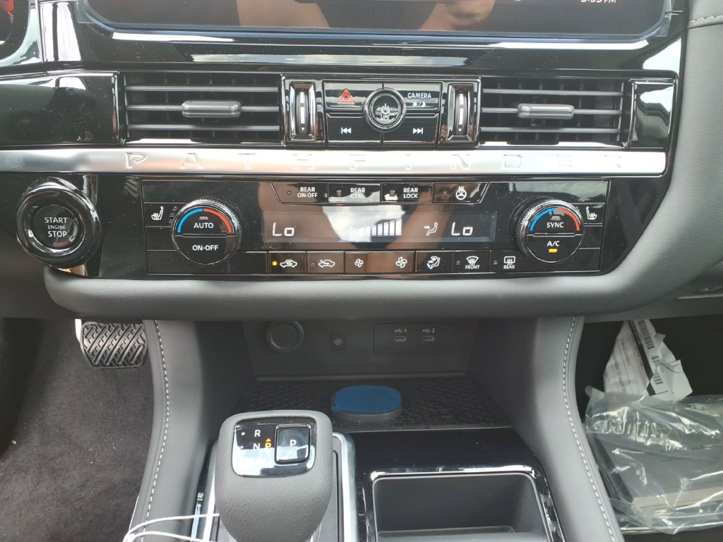 New 2026 Nissan Pathfinder SL w/ SL Premium Package AWD/4WD image 31