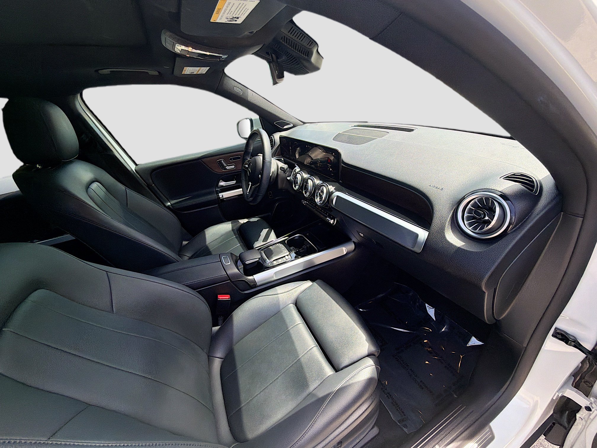 Used 2023 Mercedes-Benz EQB 300 4MATIC image 32