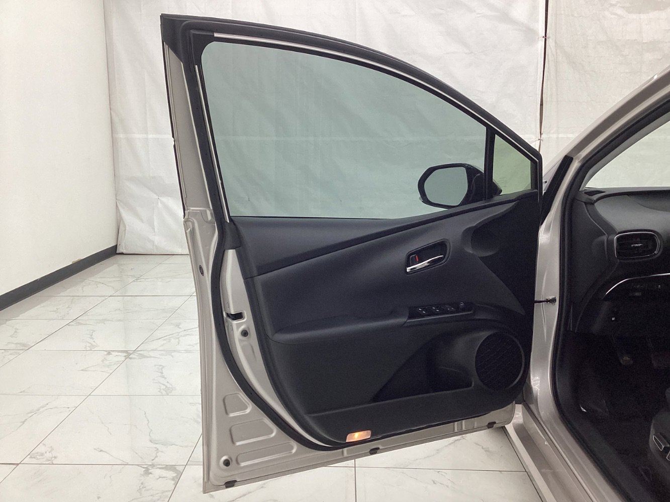 Used 2017 Toyota Prius Prime Premium w/ Carpet Mat Package image 18