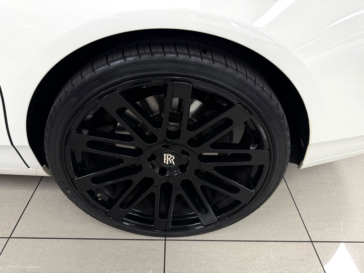 Used 2011 Rolls-Royce Ghost image 38