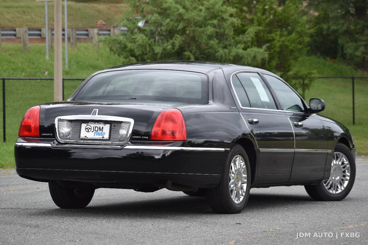 Used 2008 Lincoln Town Car Signature L RWD image 5