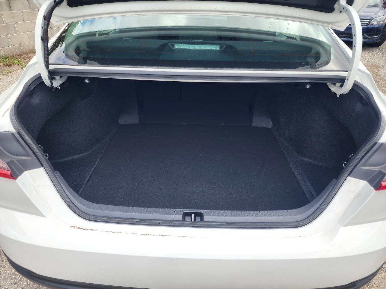 Used 2025 Toyota Camry LE image 15