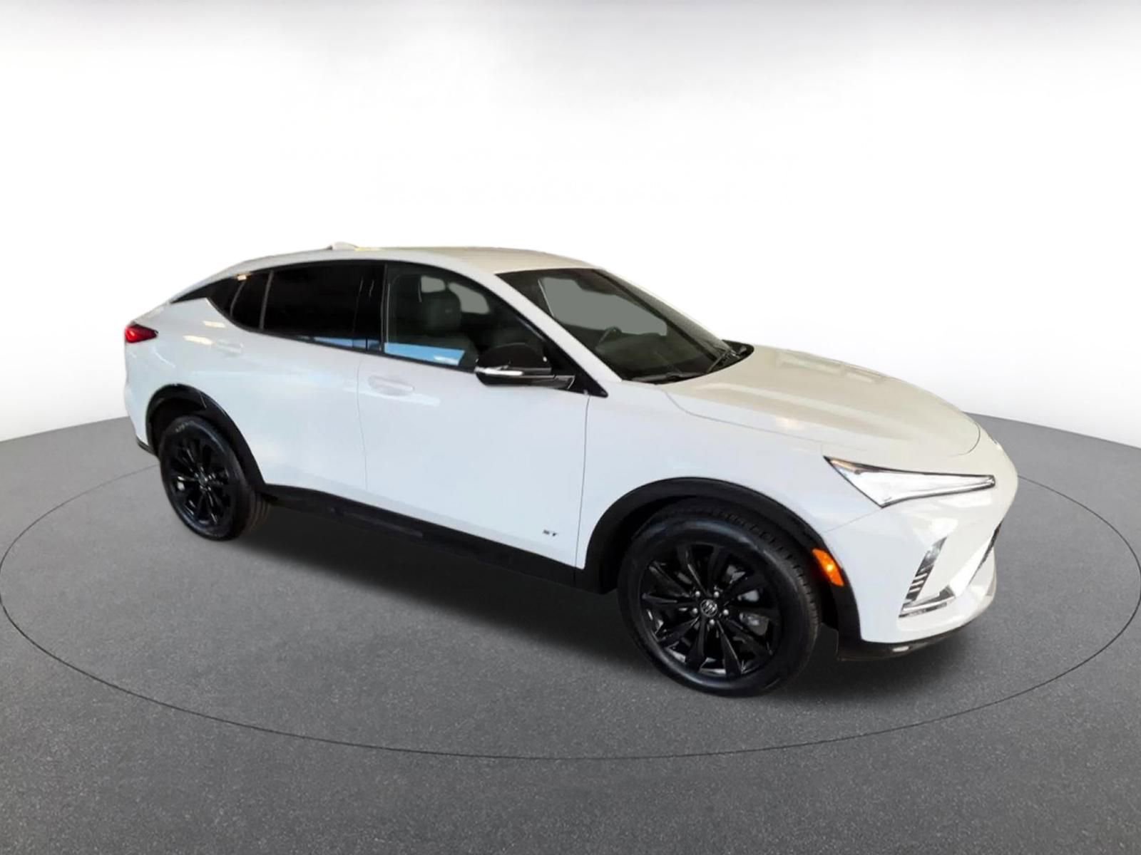 Used 2025 Buick Envista Sport Touring image 2