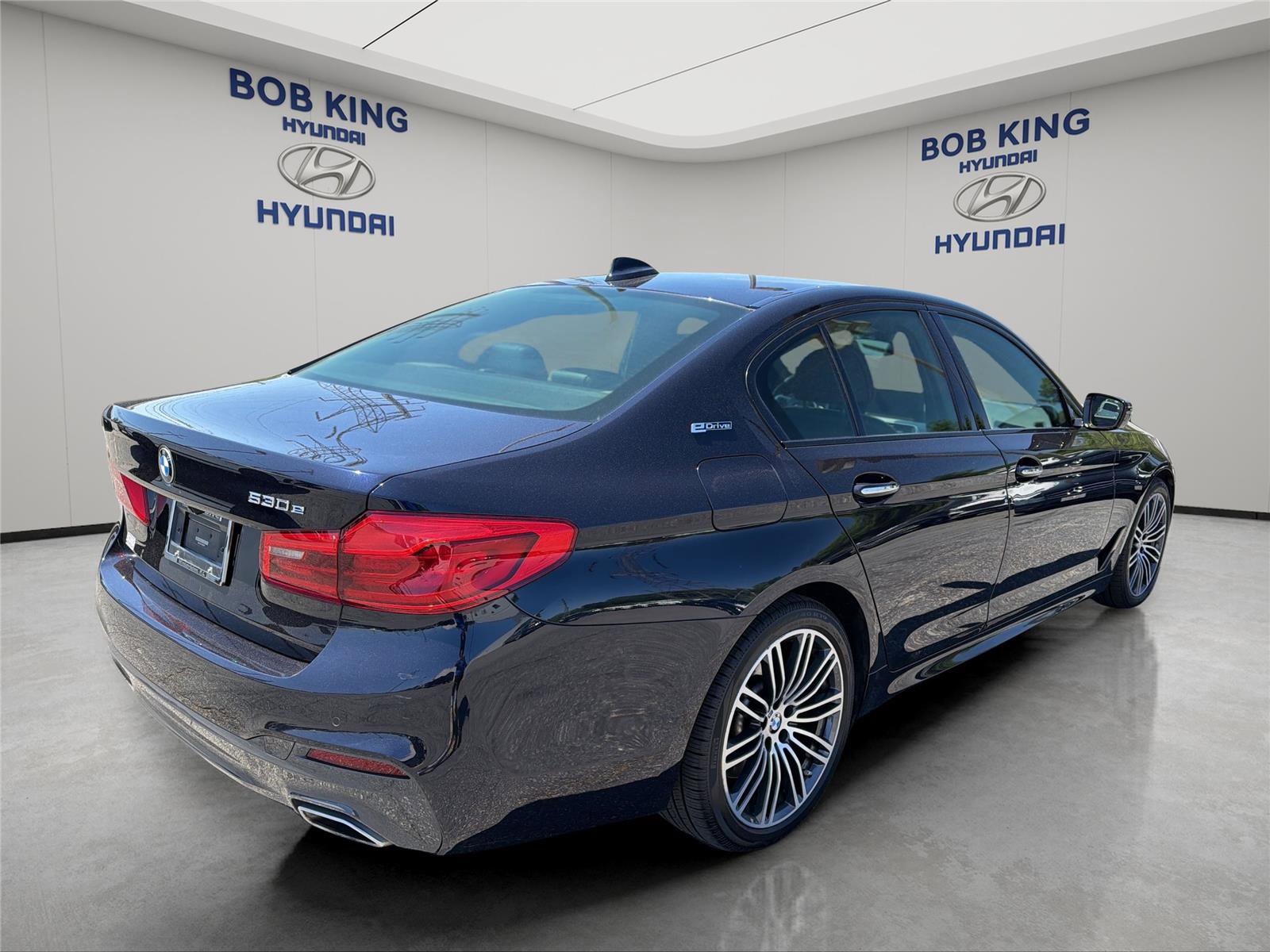 Used 2018 BMW 530e xDrive w/ M Sport Package 2 AWD/4WD image 5