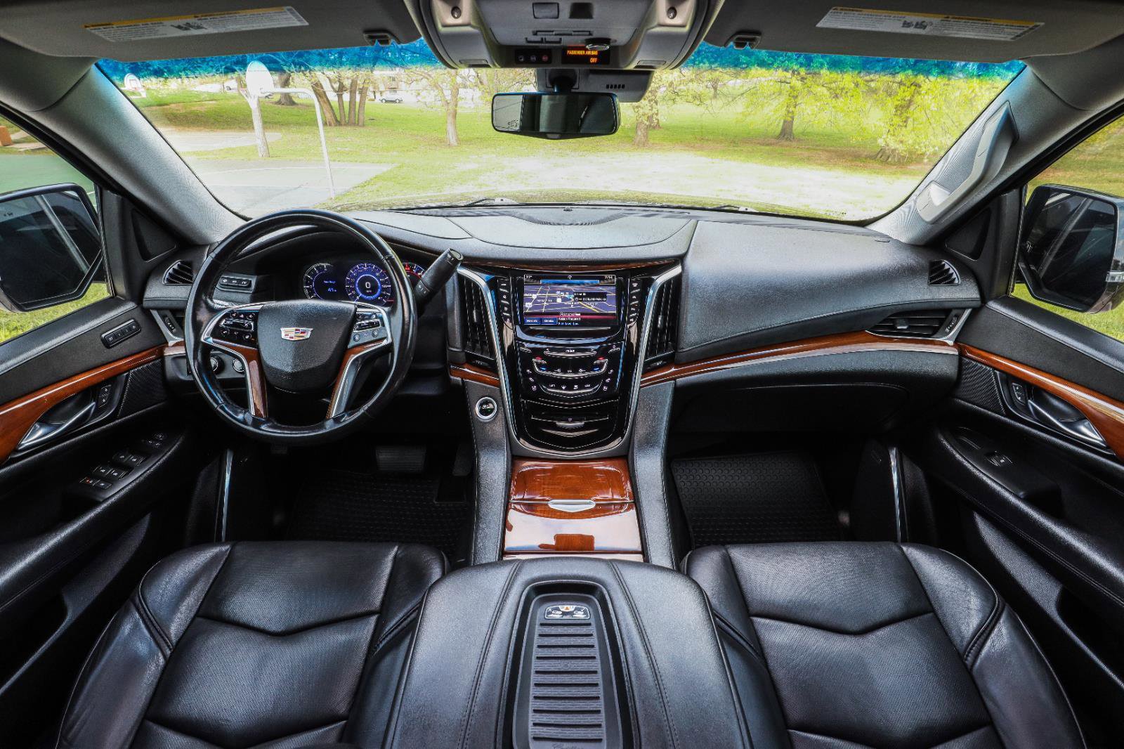 Used 2018 Cadillac Escalade Luxury AWD/4WD image 2