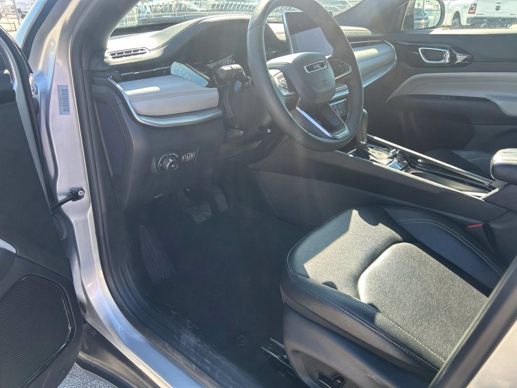 Used 2025 Jeep Compass Limited AWD/4WD image 13