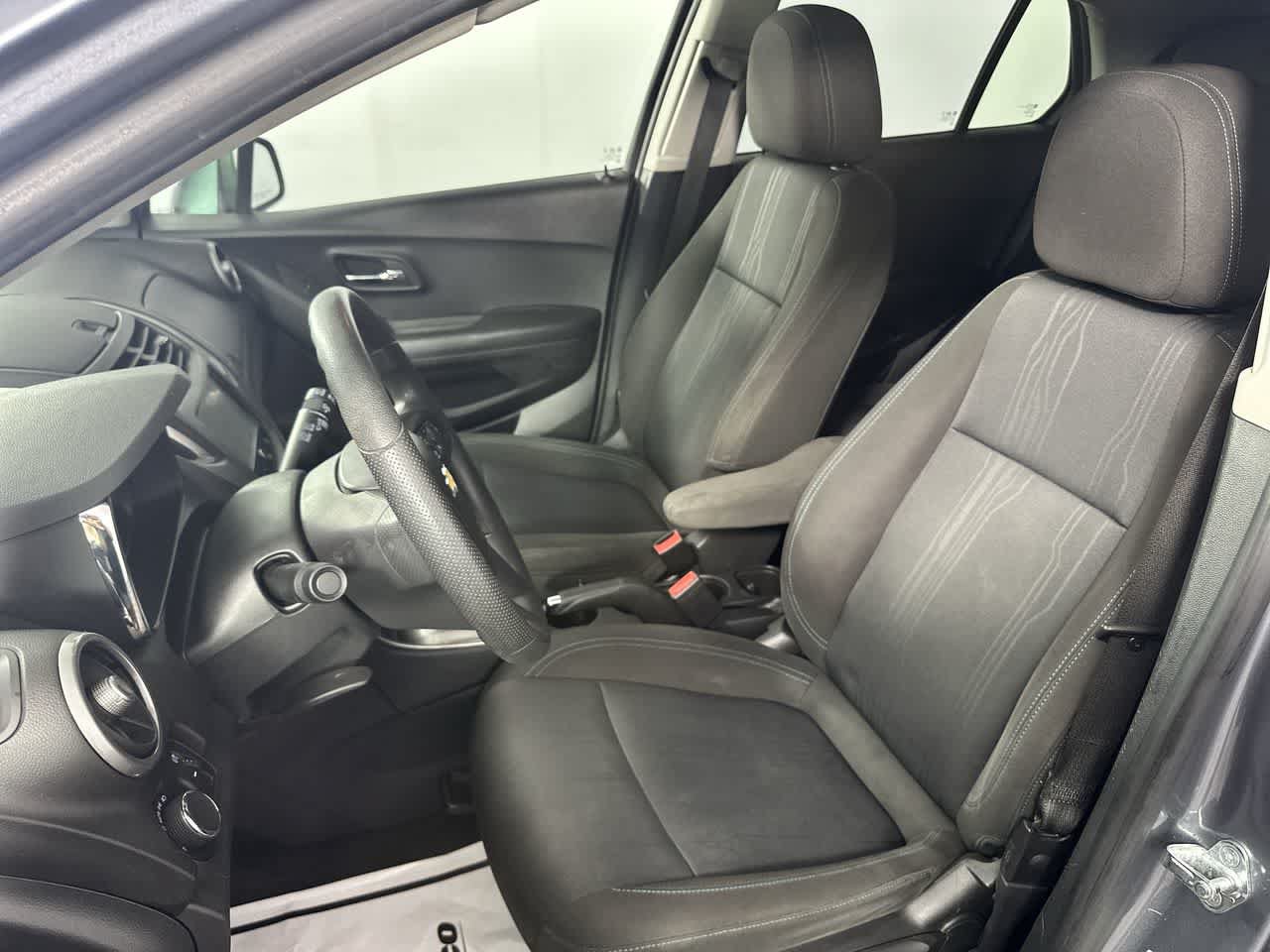 Used 2015 Chevrolet Trax LT w/ LT Sun and Sound Package FWD image 12