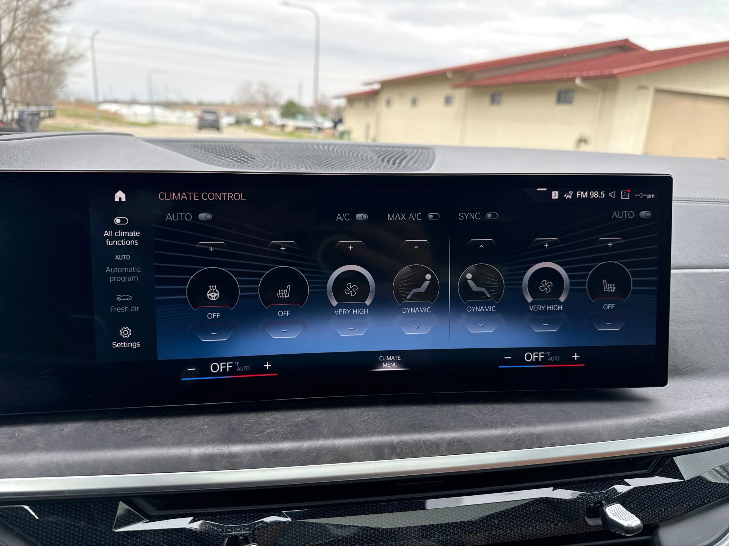 Used 2023 BMW X7 xDrive40i w/ M Sport Package image 29