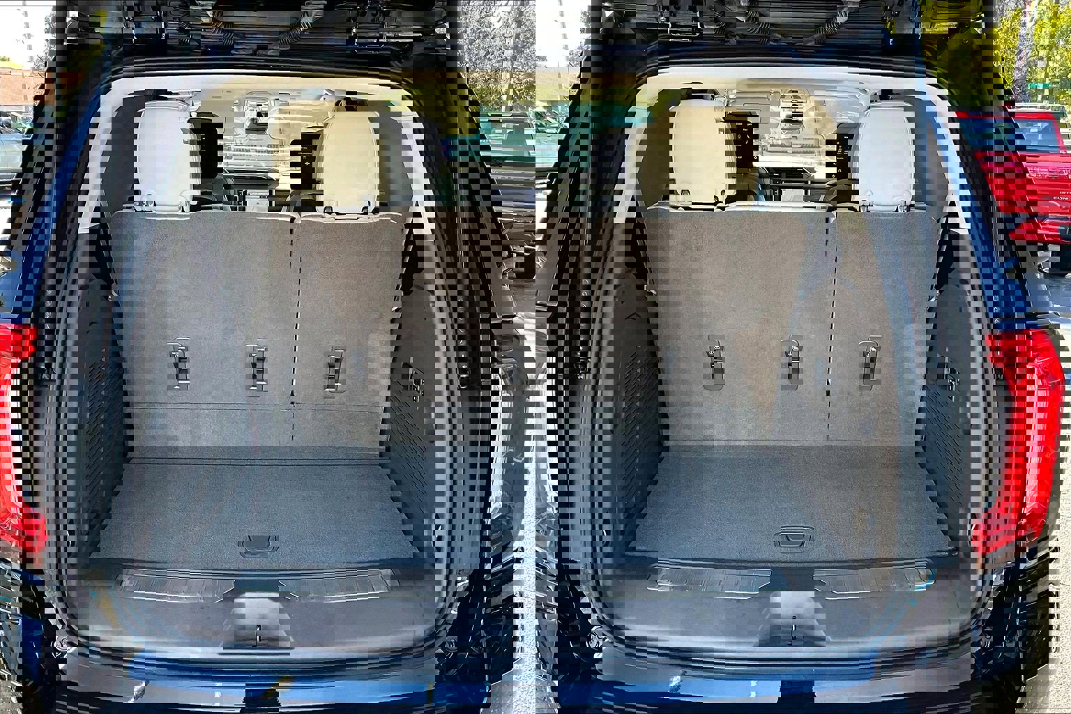 Used 2021 GMC Yukon Denali w/ Denali Premium Package image 6