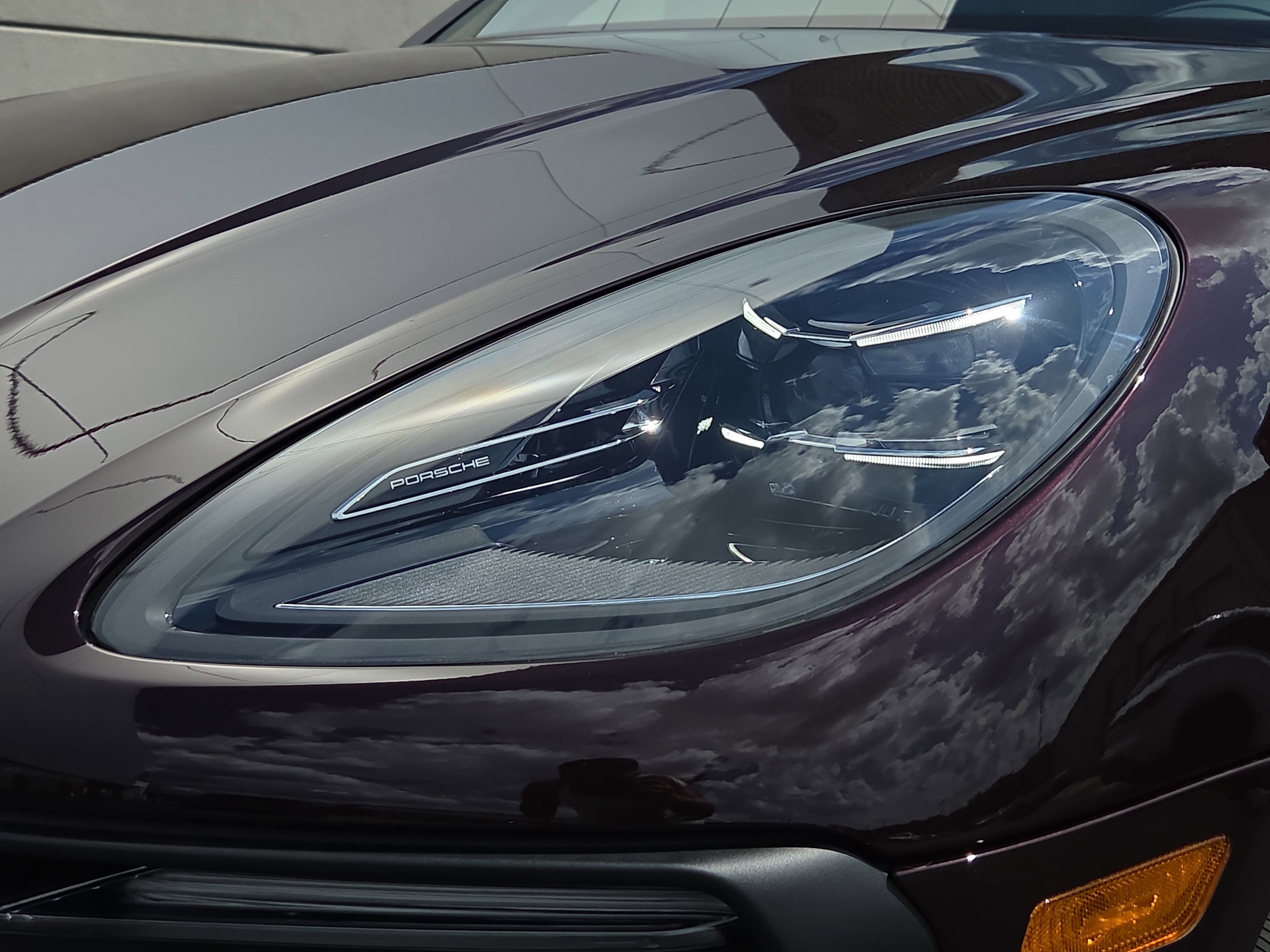 Used 2025 Porsche Macan AWD/4WD image 12