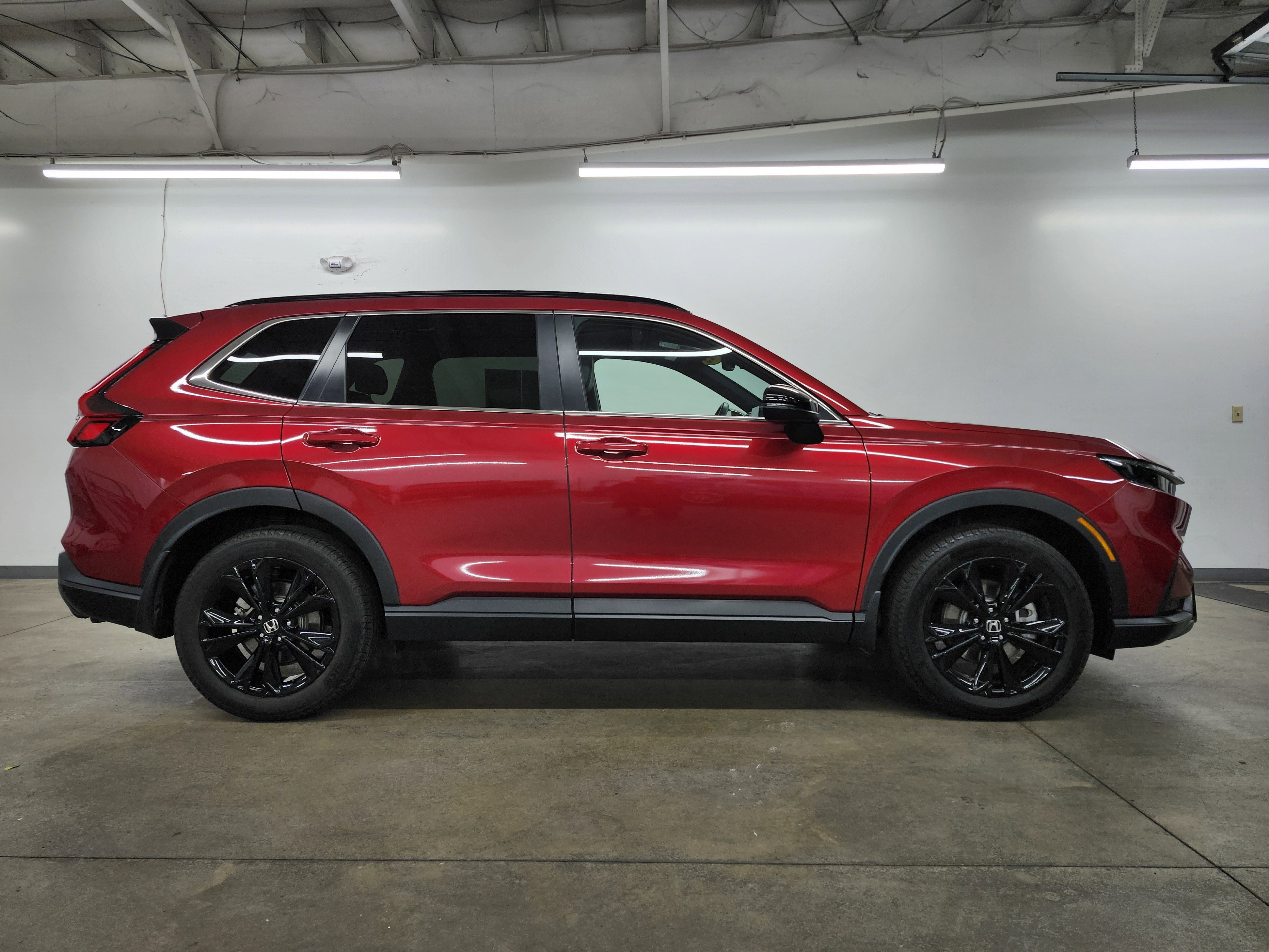 Used 2025 Honda CR-V Sport Touring image 2