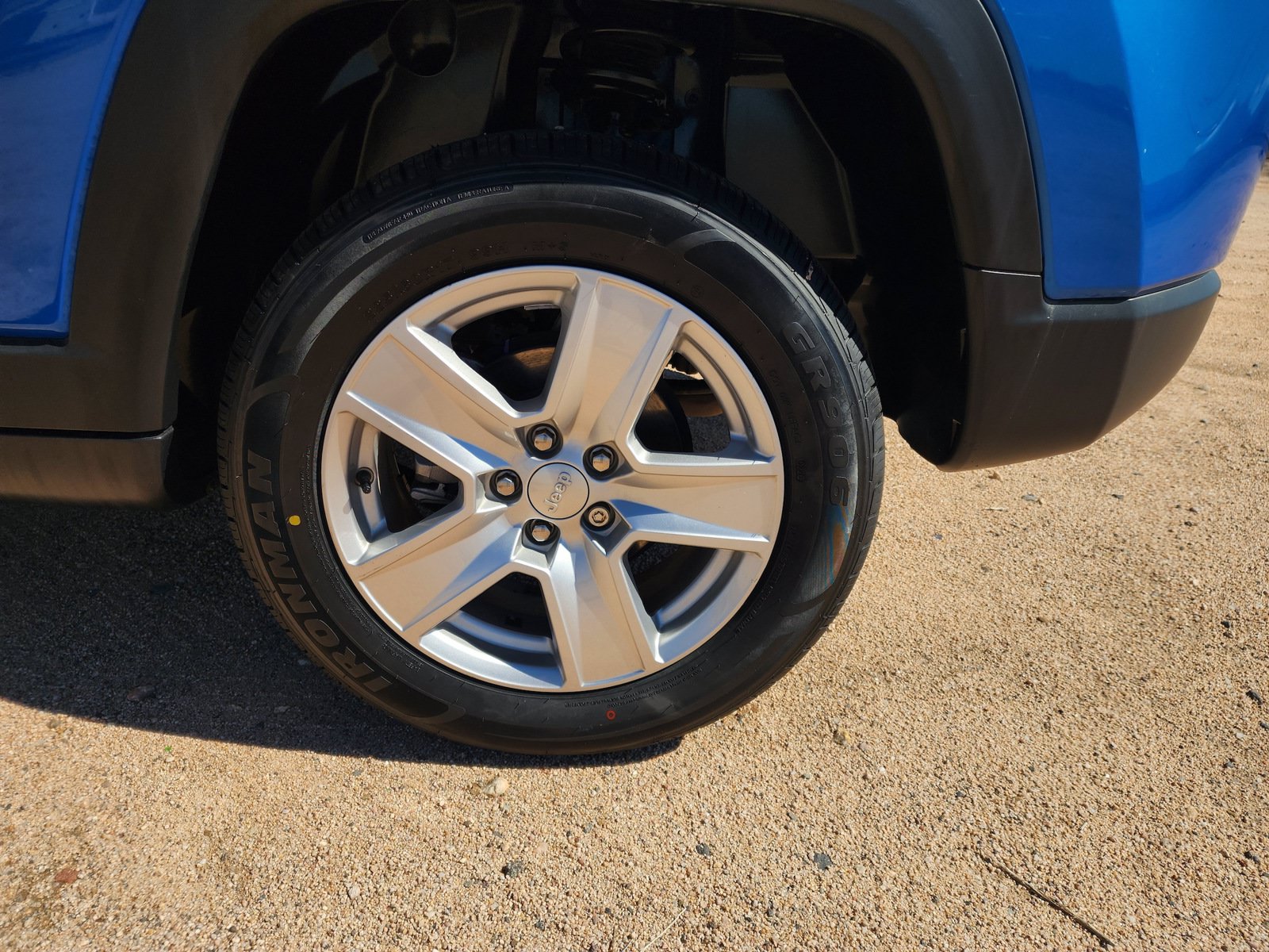 Used 2022 Jeep Compass Latitude w/ Sun and Sound Group AWD/4WD image 8