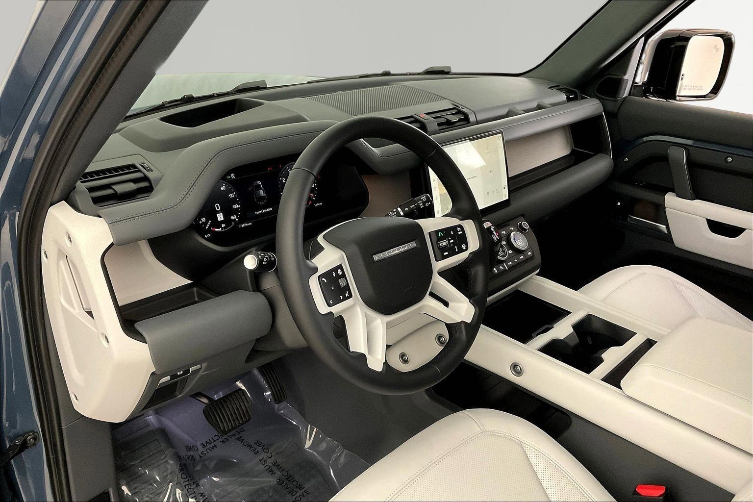 Used 2025 Land Rover Defender 110 X-Dynamic SE image 17