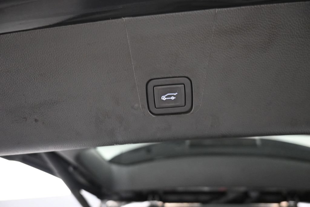 Used 2023 Chevrolet Traverse LT w/ LT Premium Package AWD/4WD image 14