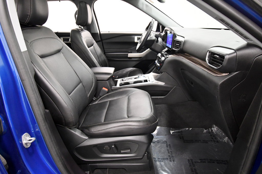 Used 2022 Ford Explorer Limited w/ Equipment Group 301A AWD/4WD image 19