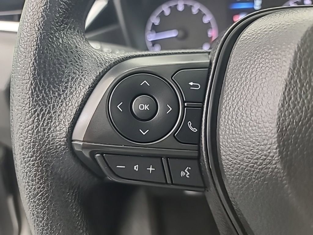 Used 2025 Toyota Corolla LE image 28