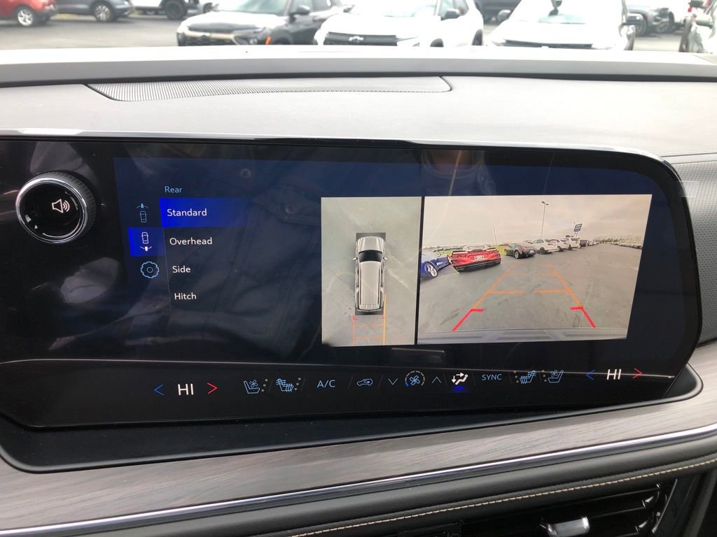 Used 2025 Chevrolet Suburban Premier image 23