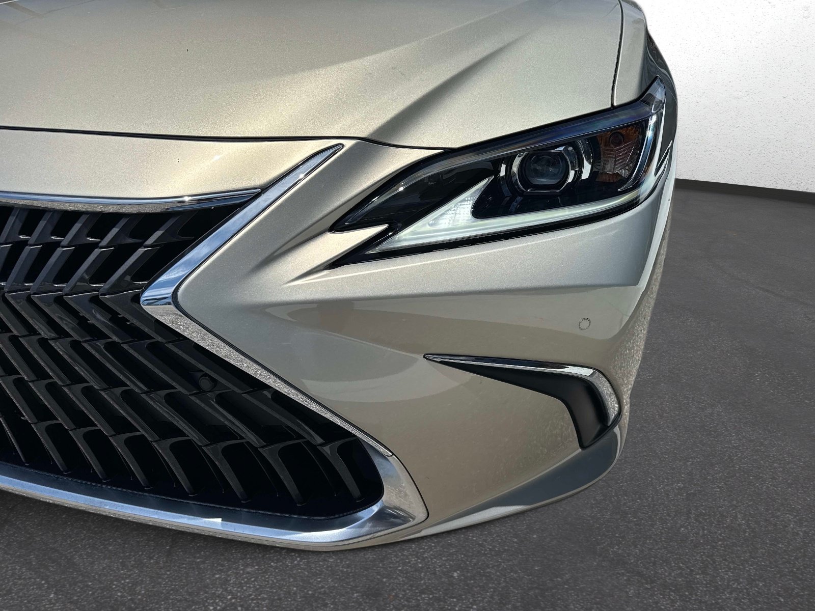 Used 2022 Lexus ES 350 w/ Premium Package FWD image 9