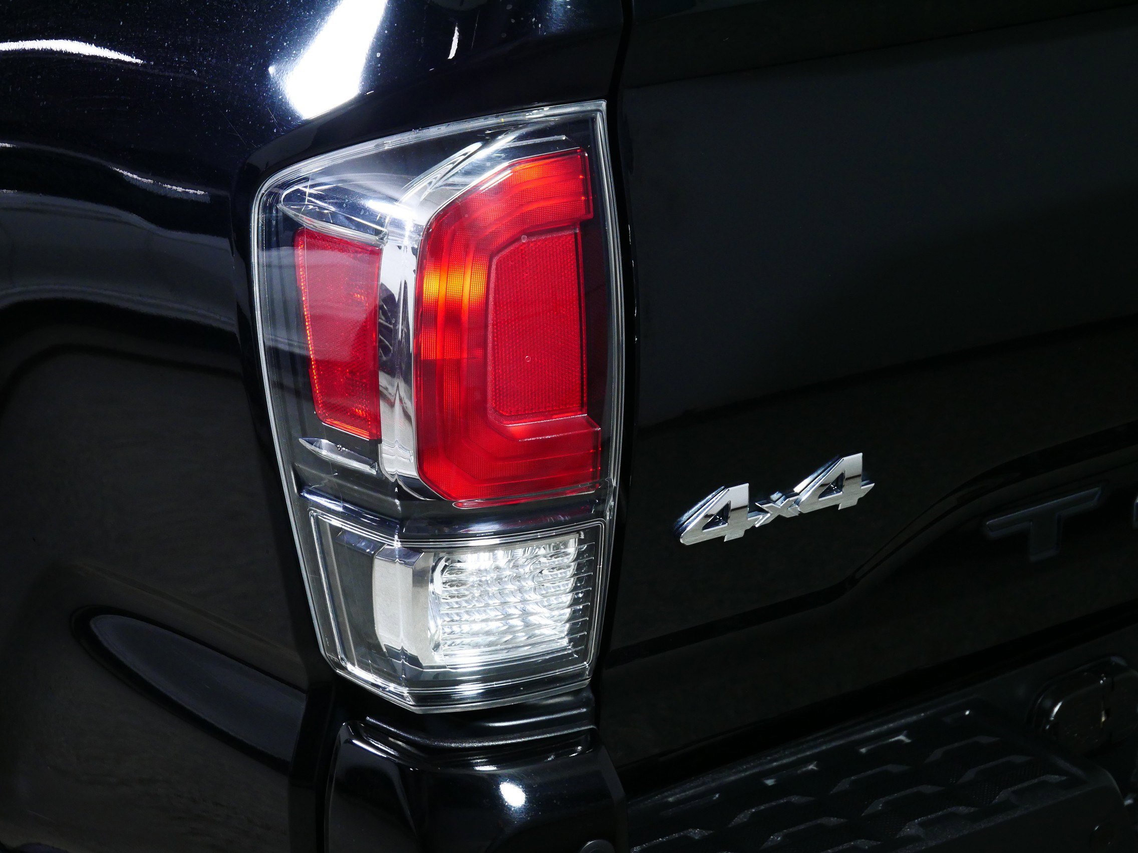Used 2023 Toyota Tacoma Limited AWD/4WD image 17