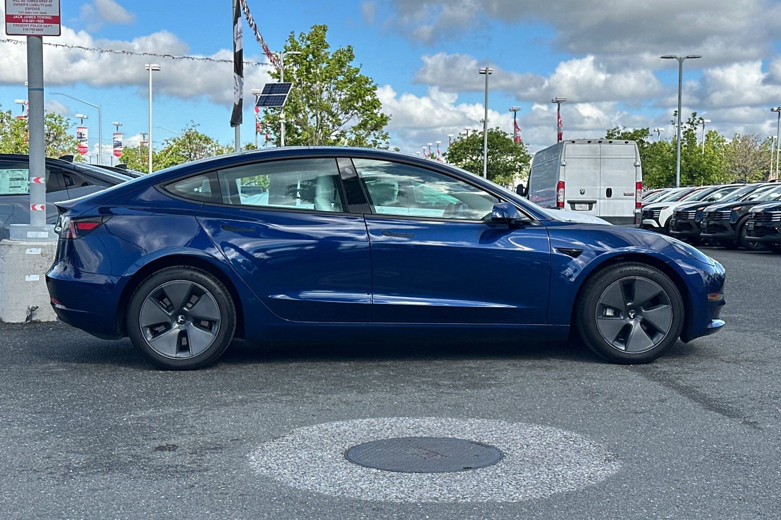 Used 2023 Tesla Model 3 Standard Range image 3