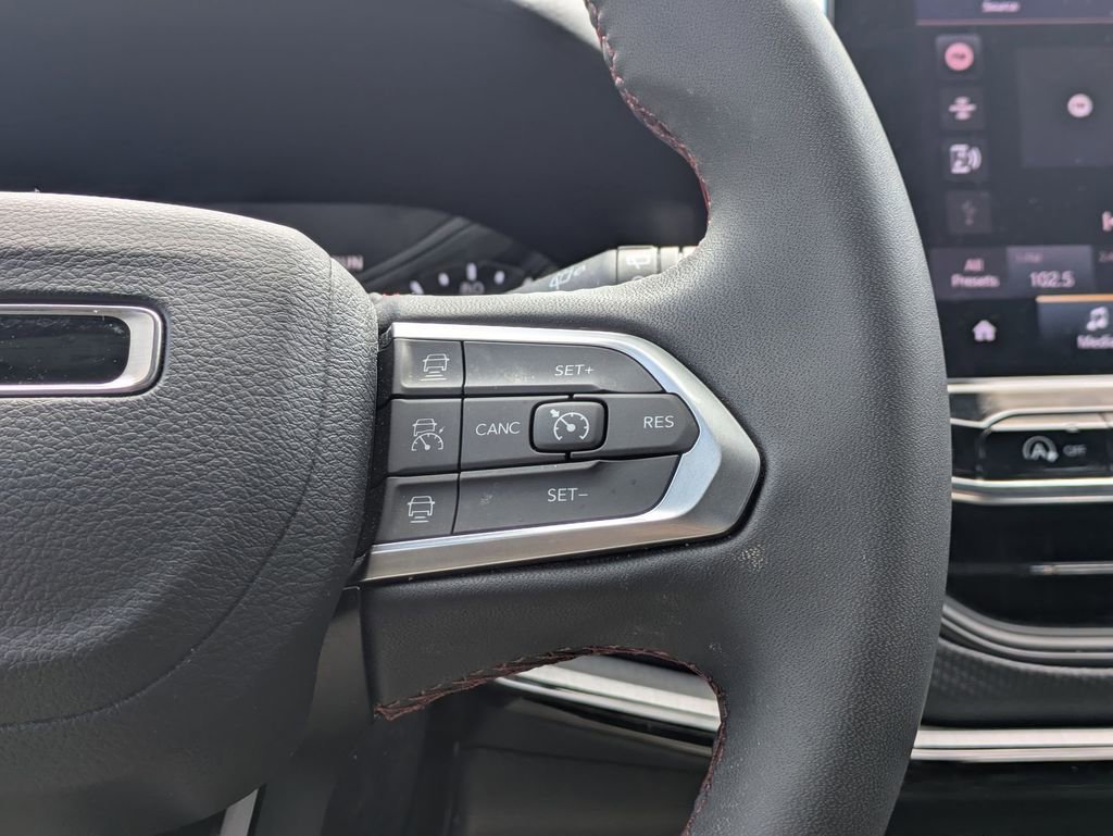 Used 2025 Jeep Compass Trailhawk AWD/4WD image 24