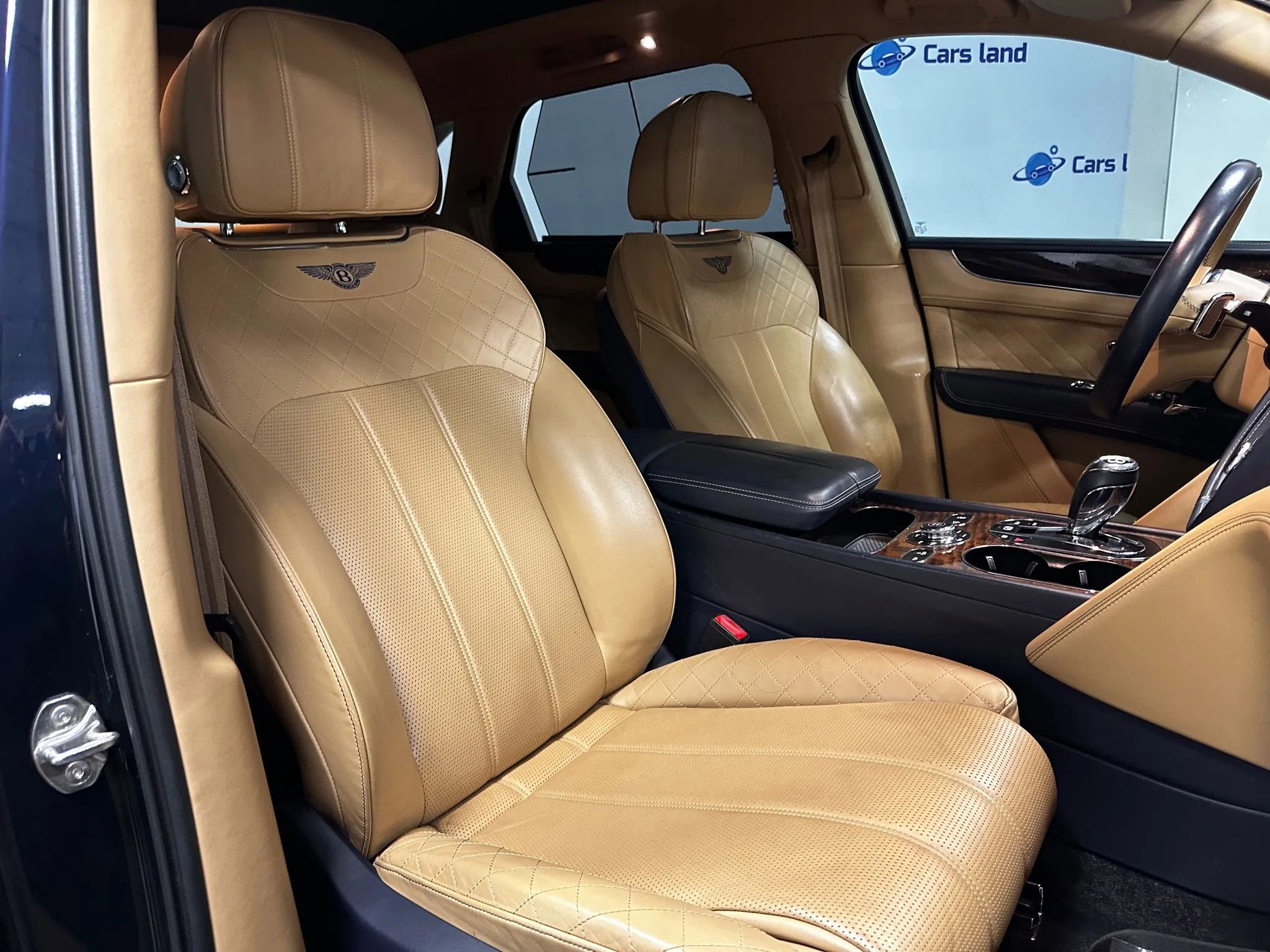 Used 2017 Bentley Bentayga image 25