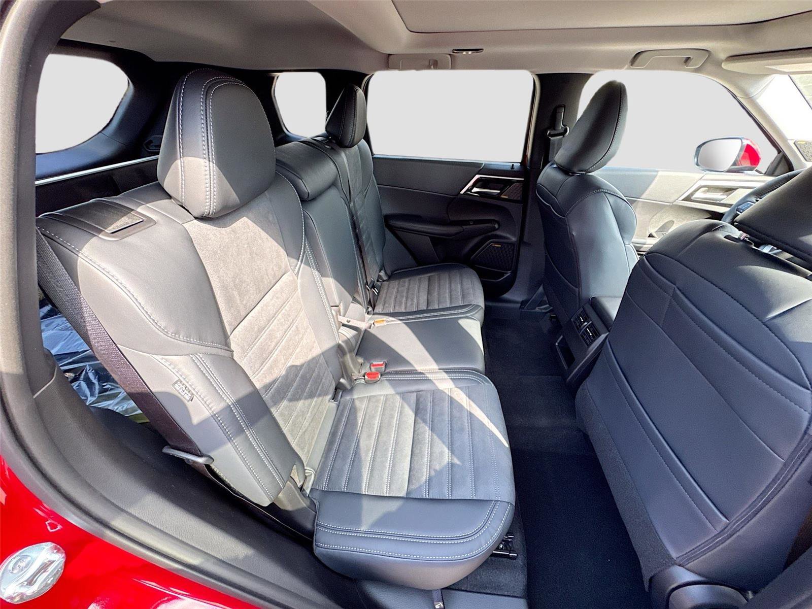 New 2026 Mitsubishi Outlander SE image 23