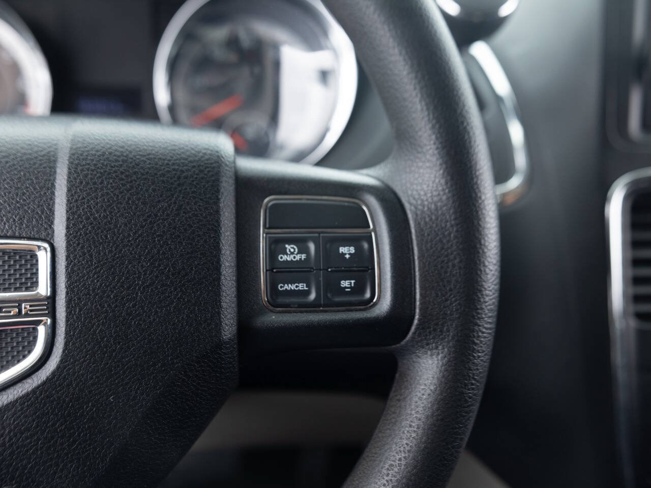 Used 2011 Dodge Grand Caravan Express FWD image 38