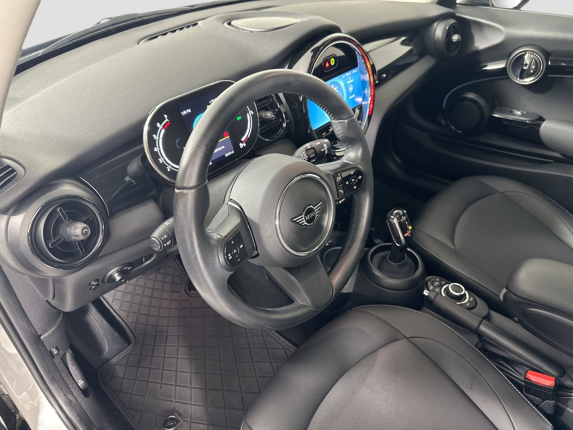 Used 2023 MINI Cooper 2-Door Hardtop image 11