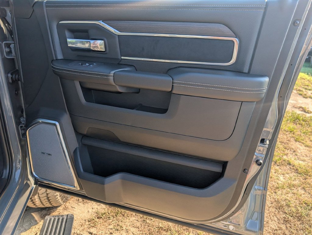 New 2026 RAM 2500 Laramie AWD/4WD image 32