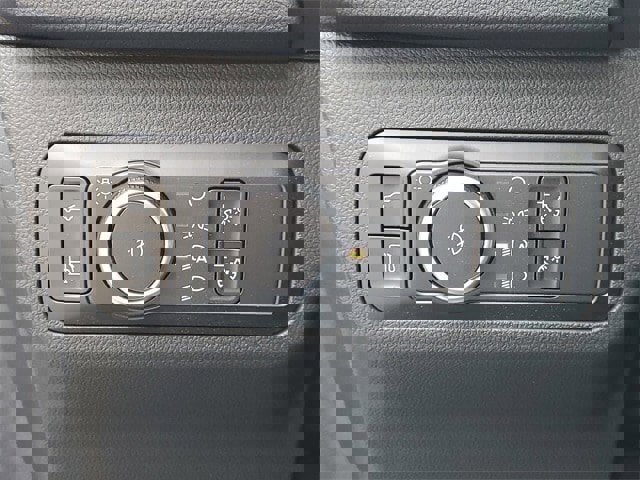 New 2025 Ford Escape SE w/ Class II Trailer Tow Package image 15