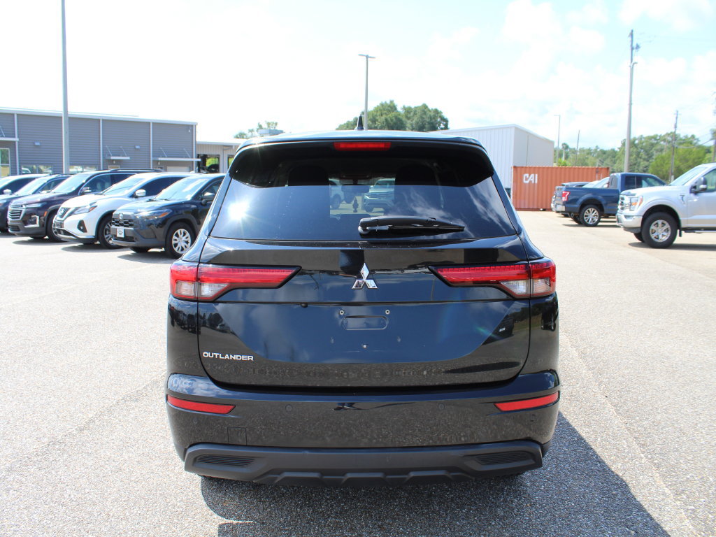 Used 2022 Mitsubishi Outlander ES FWD image 10
